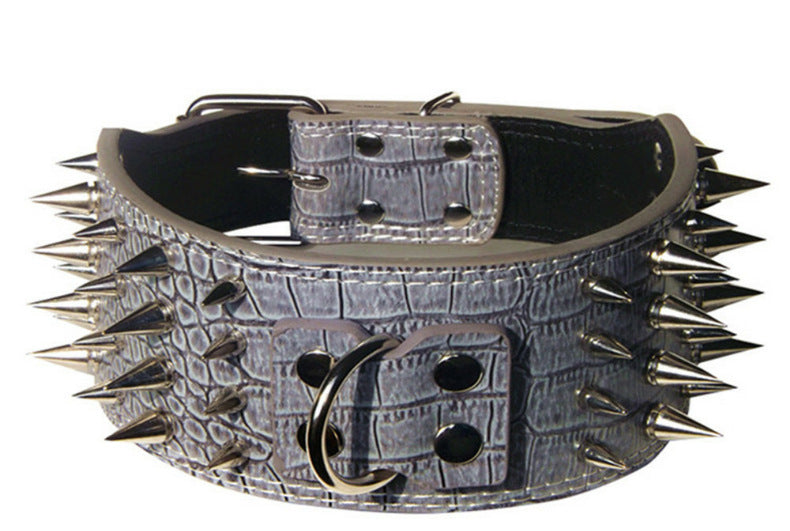 Four-row spiked pet collar with anti-bite rivet